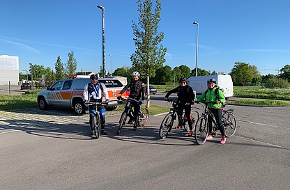 Um unsere Mitarbeitenden zum Umstieg auf das Fahrrad zu motivieren sind wir bei Aktionen wie Mit-dem-Rad-zur-Arbeit und Stadtradeln mit dabei. Außerdem bieten wir Fahrradleasing über JobRad an, die AU übernimmt hier die Vollkaskoversicherung.  